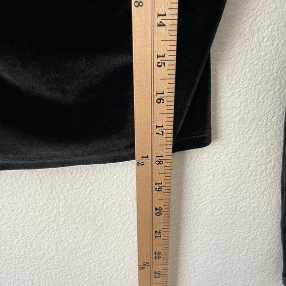 Hollister Black Velvet Long Sleeve Sweatheart Crop Top Vampy Goth Romantic Sz XS - Picture 6 of 7